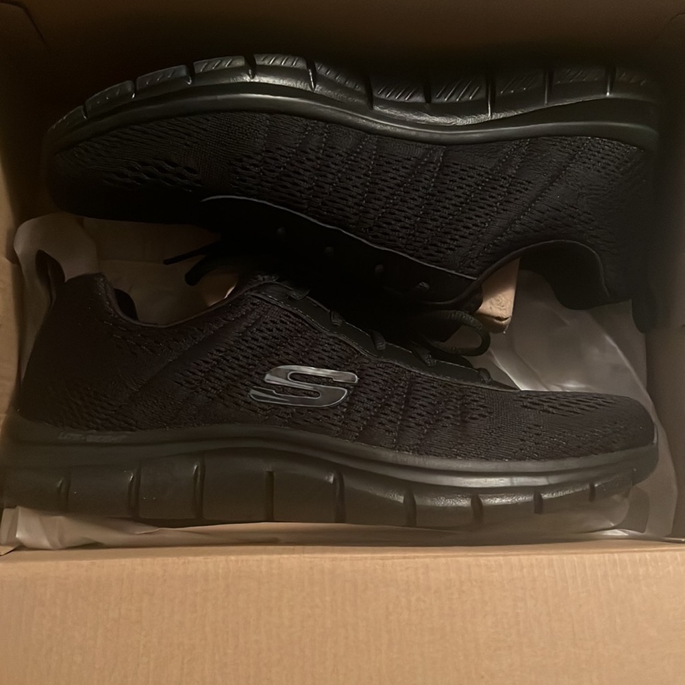 Black Skechers shoes